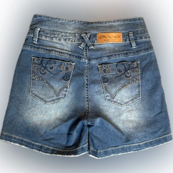 Suzanne Betro Jean Shorts - Picture 2 of 4